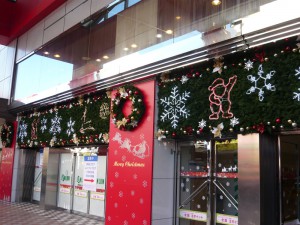 吉祥寺ロンロンのクリスマスディスプレイ