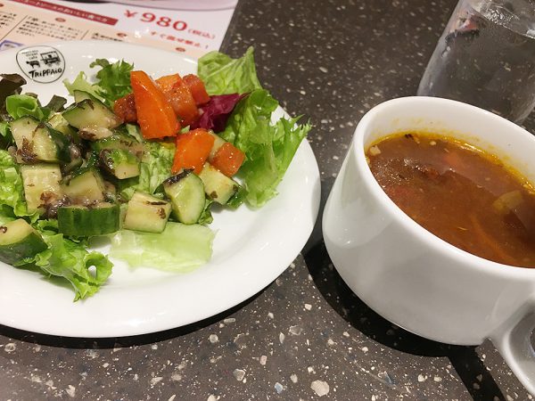 ランチビュッフェメニューのサラダとスープ